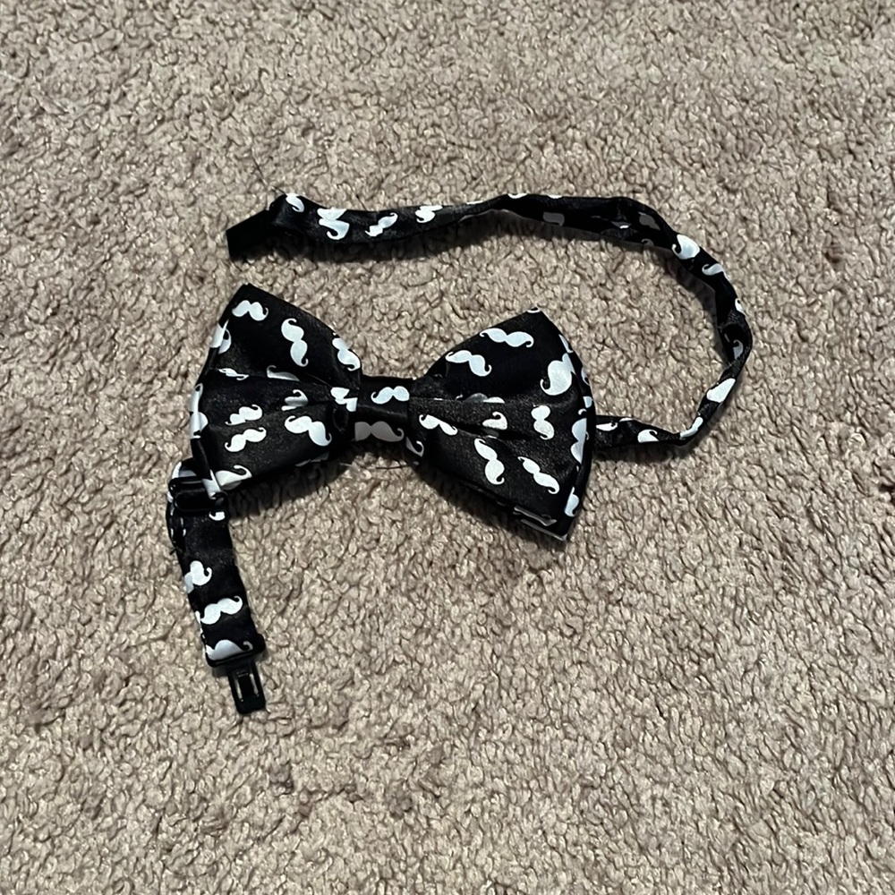 Silky Black and White Mustache Bow Tie - Picture 2 of 3